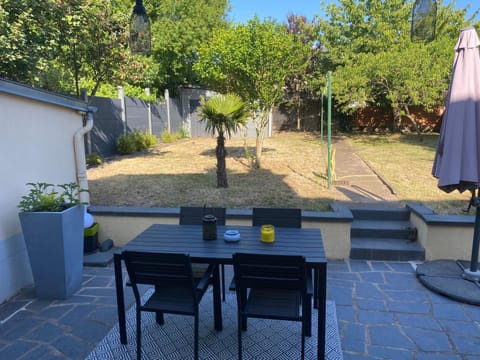 Logement au calme à 20 minutes a pied du circuit avec garage privé House in Le Mans