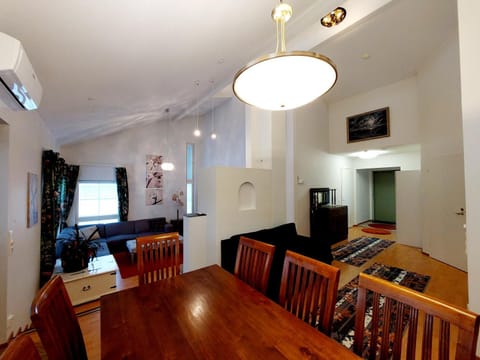 Seating area, Dining area, air conditioner