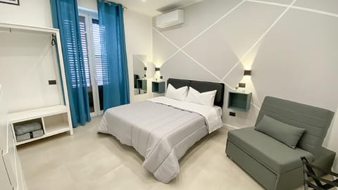 Bed, Photo of the whole room, Bedroom, air conditioner