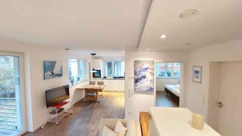 TV and multimedia, Kitchen or kitchenette, Seating area, Dining area