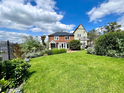Property building, Day, Garden, Garden view
