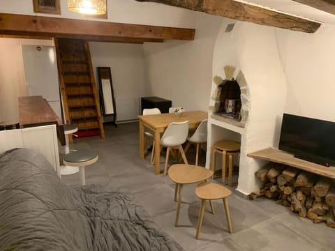Communal lounge/ TV room, TV and multimedia, Living room, Seating area