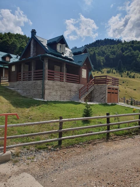 Property building, Day, Natural landscape, Landmark view, Mountain view