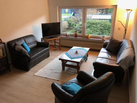 Communal lounge/ TV room, TV and multimedia, Living room, Seating area, Evening entertainment
