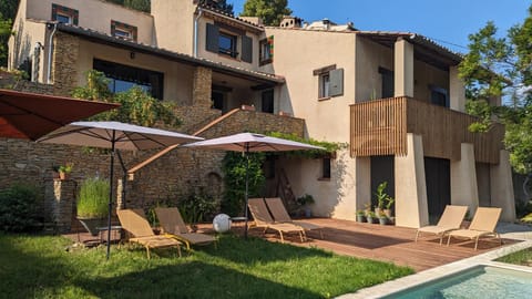 Property building, Patio, Spring, Day, Garden, Balcony/Terrace, Garden view, Pool view, Swimming pool, sunbed
