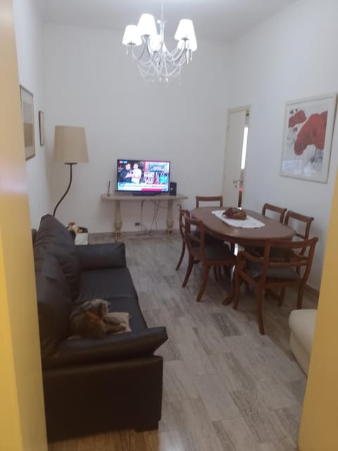 TV and multimedia, Seating area, Dining area