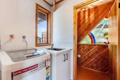 SERENITY Relax Refresh Recharge House in Tasmania