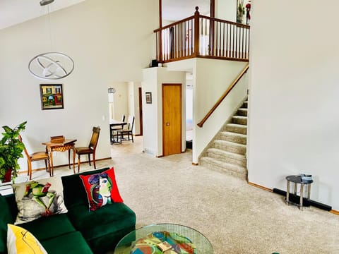 Living room, Seating area