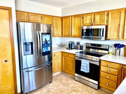 Coffee/tea facilities, Kitchen or kitchenette, minibar, pet friendly, stove