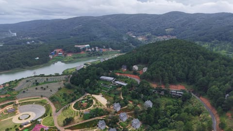 Nearby landmark, Day, Natural landscape, Bird's eye view, Mountain view