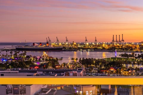 Natural landscape, View (from property/room), Beach, City view, Sea view, Sunrise, Sunset