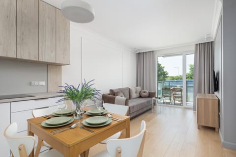 Kitchen or kitchenette, Seating area