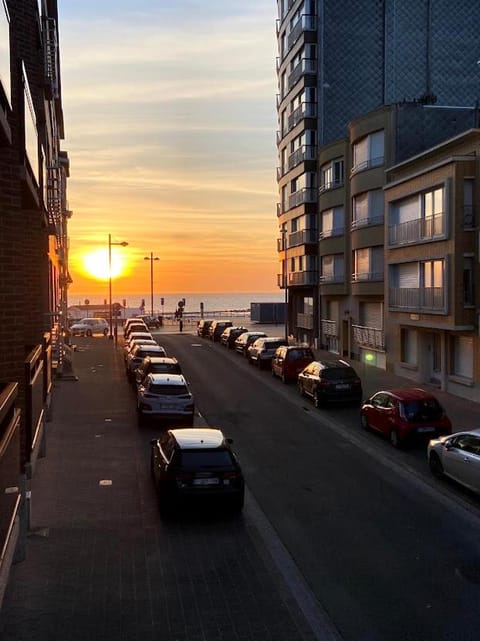 Neighbourhood, City view, Sea view, Location, Sunset, Parking