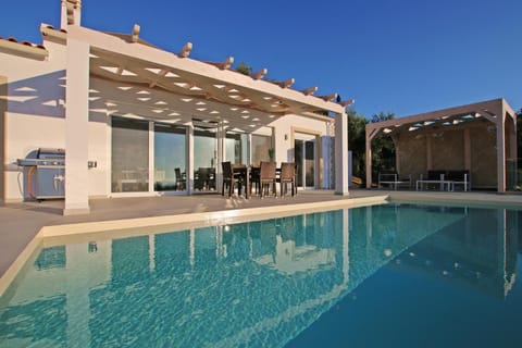 Property building, Swimming pool, Swimming pool