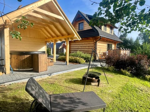 Property building, Patio, Hot Tub, Garden view