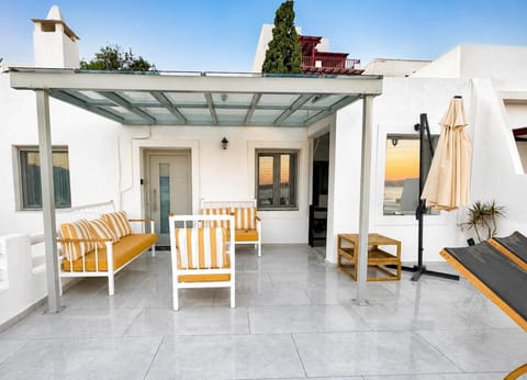 Property building, Balcony/Terrace, Time of day
