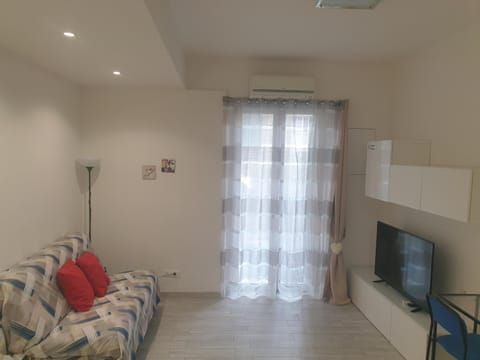 Bed, TV and multimedia, Living room, Seating area, air conditioner