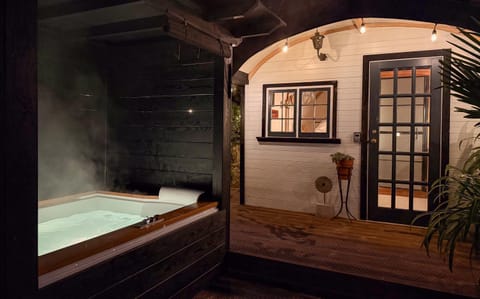 Night, Hot Tub, Balcony/Terrace, Balcony/Terrace