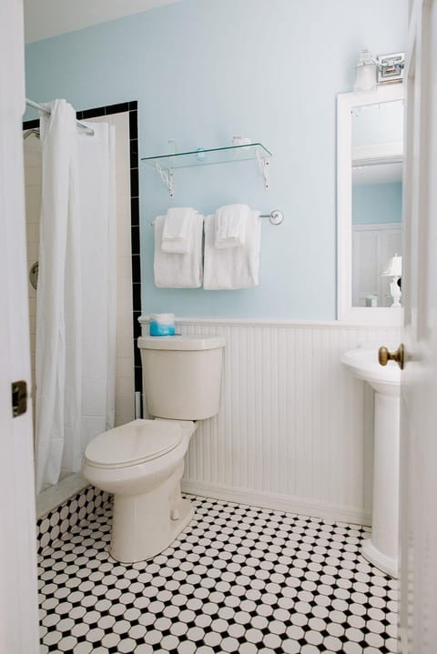 Classic King- Curry Mansion with Heated Pool! Inn in Key West