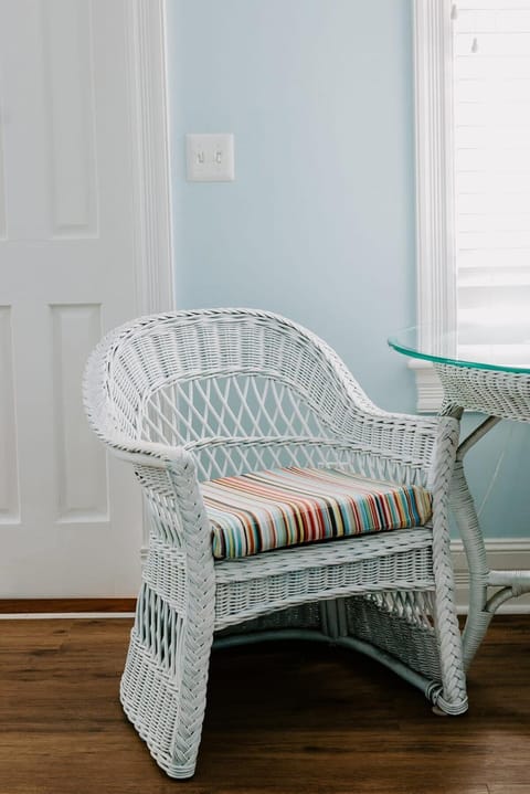 Classic King- Curry Mansion with Heated Pool! Inn in Key West