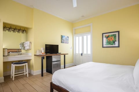 Classic King- Curry Mansion with Heated Pool! Inn in Key West