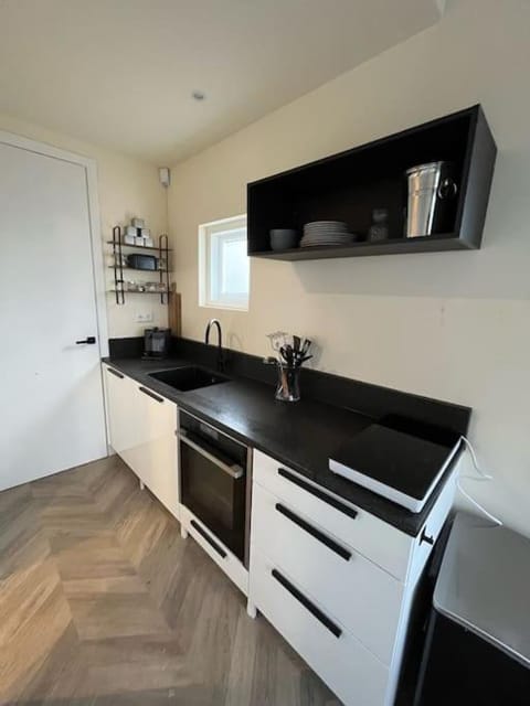 Renovated & private Tinyhouse Den Haag short stay appartment Apartment in Wassenaar