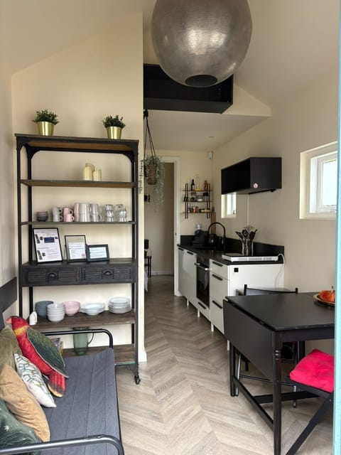 Renovated & private Tinyhouse Den Haag short stay appartment Apartment in Wassenaar