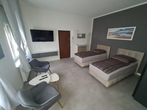 TV and multimedia, Photo of the whole room, Seating area, Bedroom
