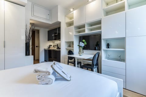 TV and multimedia, Kitchen or kitchenette, Photo of the whole room, Dining area, towels