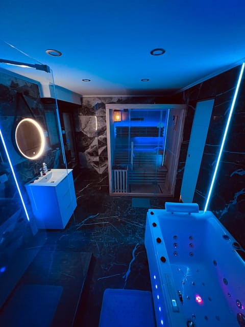 Appart Hotel avec Sauna, Jacuzzi, Apartment in Strasbourg