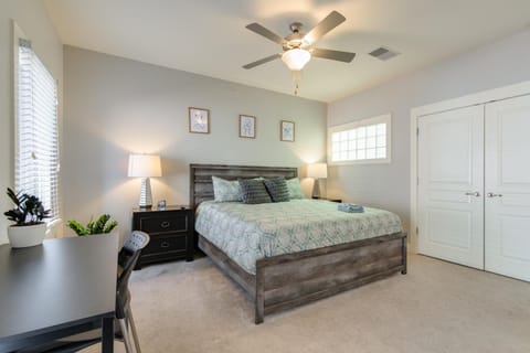 Bed, Photo of the whole room, Bedroom, fireplace