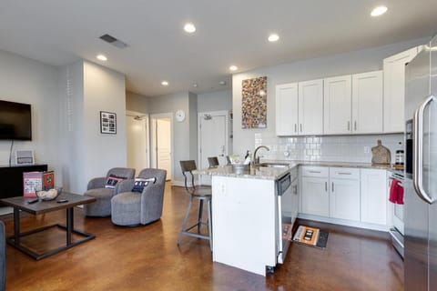 TV and multimedia, Kitchen or kitchenette, Living room