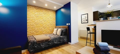 Bed, Living room