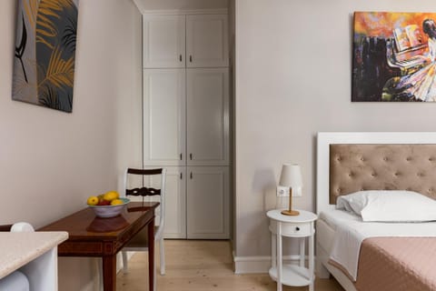 Bed, Photo of the whole room, Dining area, Bedroom