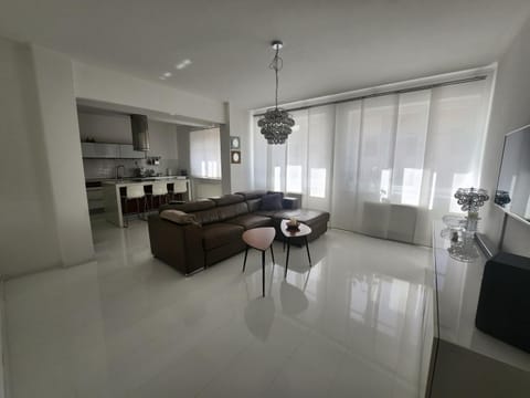 TV and multimedia, Kitchen or kitchenette, Living room, Seating area, Dining area, pet friendly