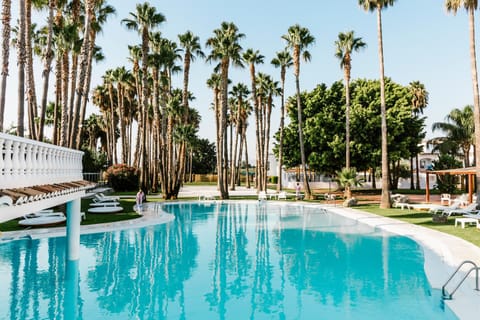 Swimming pool, Swimming pool