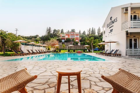 Property building, Day, Pool view, Swimming pool, sunbed