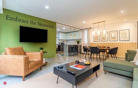 Communal lounge/ TV room, TV and multimedia, Living room, Seating area, Evening entertainment