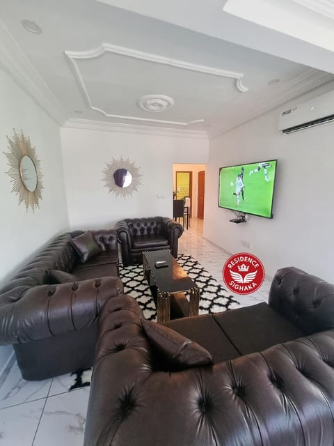 TV and multimedia, Living room, Seating area, Evening entertainment, air conditioner