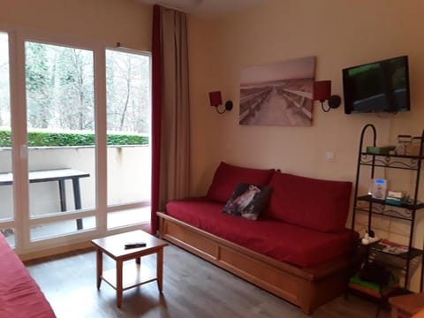 Bed, Living room