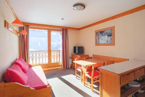 Bed, kitchen
