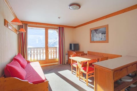 Bed, kitchen