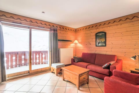 Bed, Living room, fireplace, kitchen