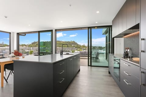 Natural landscape, Kitchen or kitchenette, Dining area, Mountain view, stove