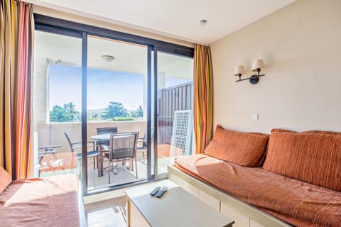 Bed, Living room, Bedroom, kitchen