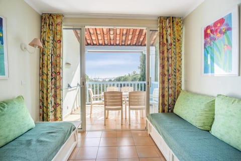 Bed, kitchen