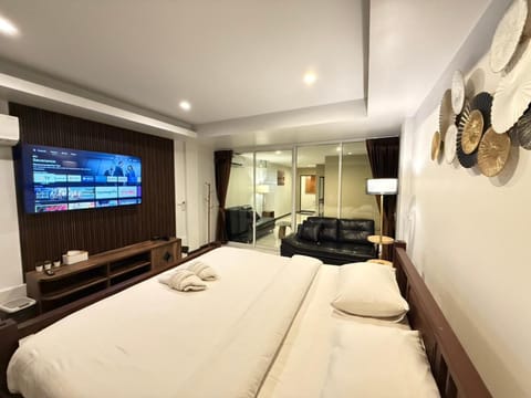Photo of the whole room, Bedroom