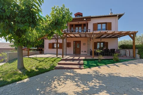 Property building, Spring, Day, Garden