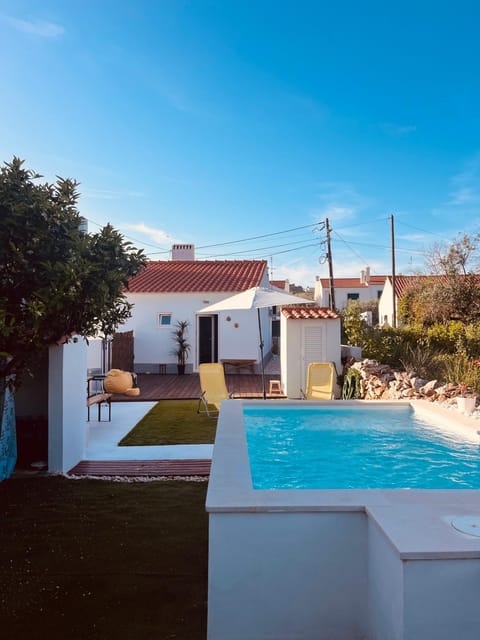 Property building, Patio, Day, Natural landscape, Pool view, Swimming pool, Swimming pool, sunbed