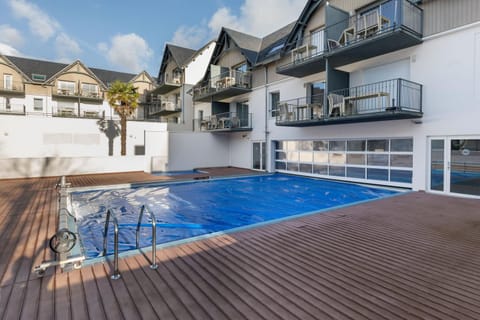 Property building, Swimming pool